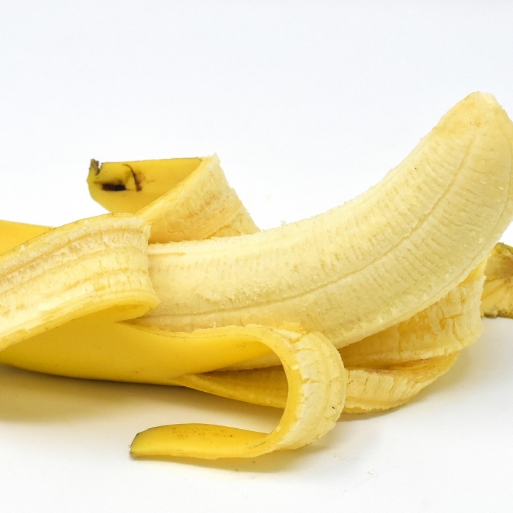 바나나-껍질-벗긴-사진