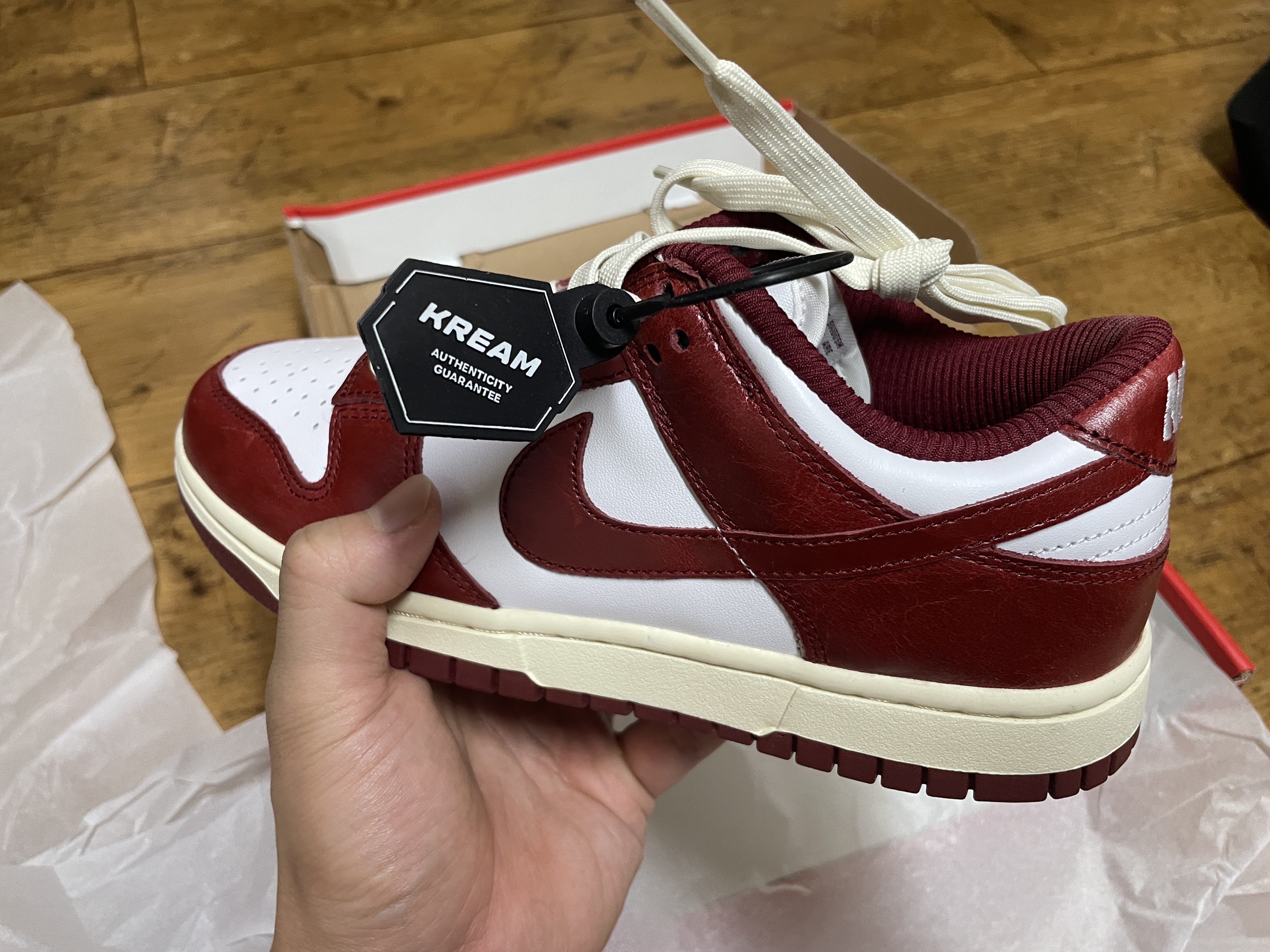 나이키 덩크 로우 레트로 프리미엄 팀 레드 앤 화이트