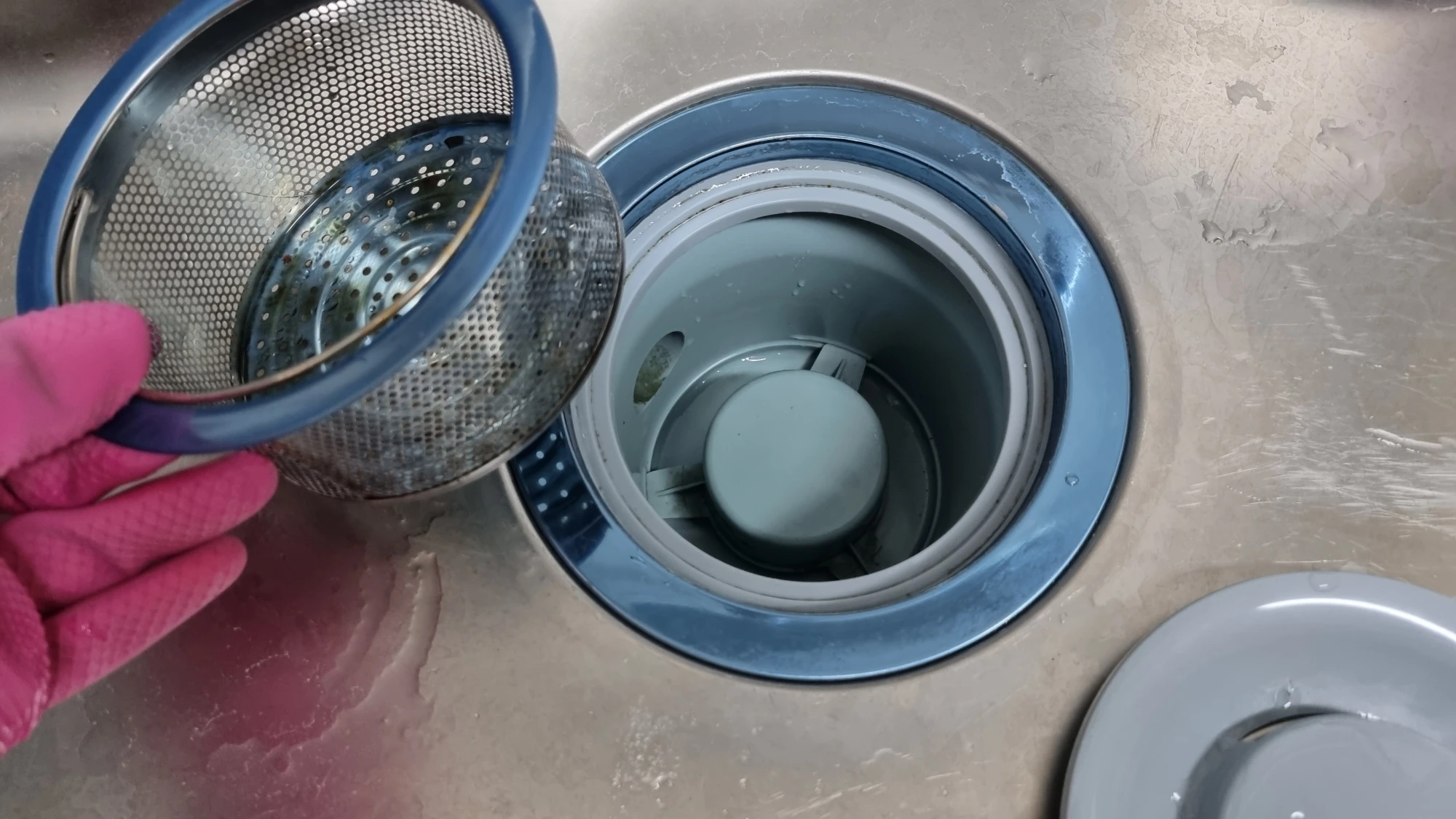 싱크대 배수구 설치 완료 모습