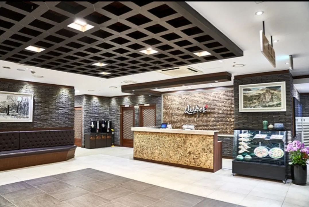 식당-진진수라강남점-입구모습