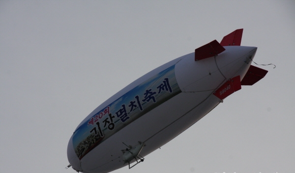매년5월 대변항 멸치축제 현장의 활기찬 분위기