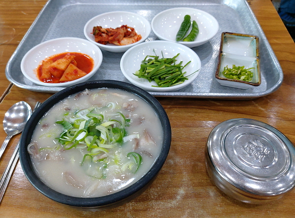 특 돼지국밥 특 돼지국밥