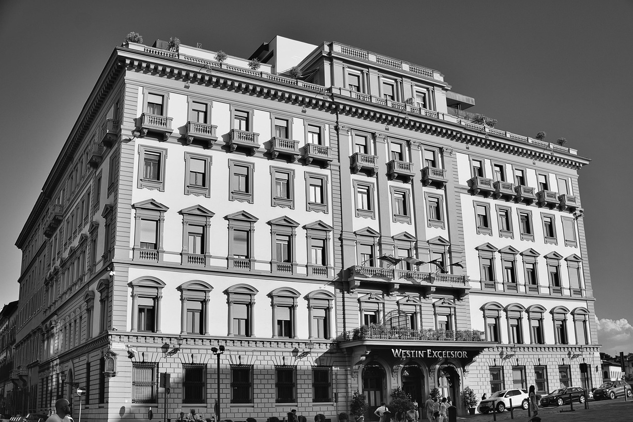 성수기 vs 비수기 숙소 요금 차이 분석