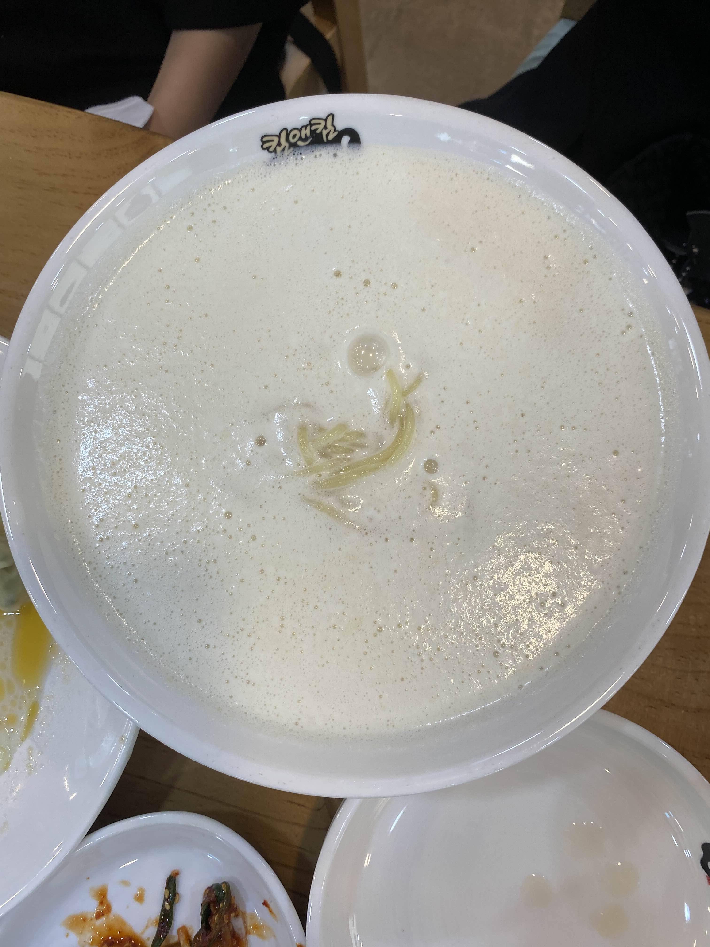 뽀얀_칼국수
