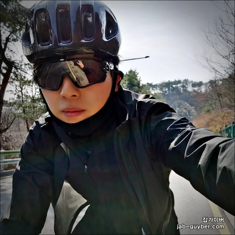 오클리 죠브레이커 변색렌즈 착용 전면 사진