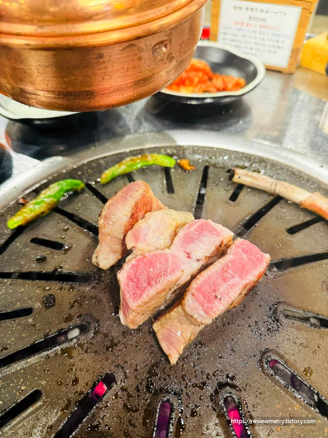 고기 굽는 사진