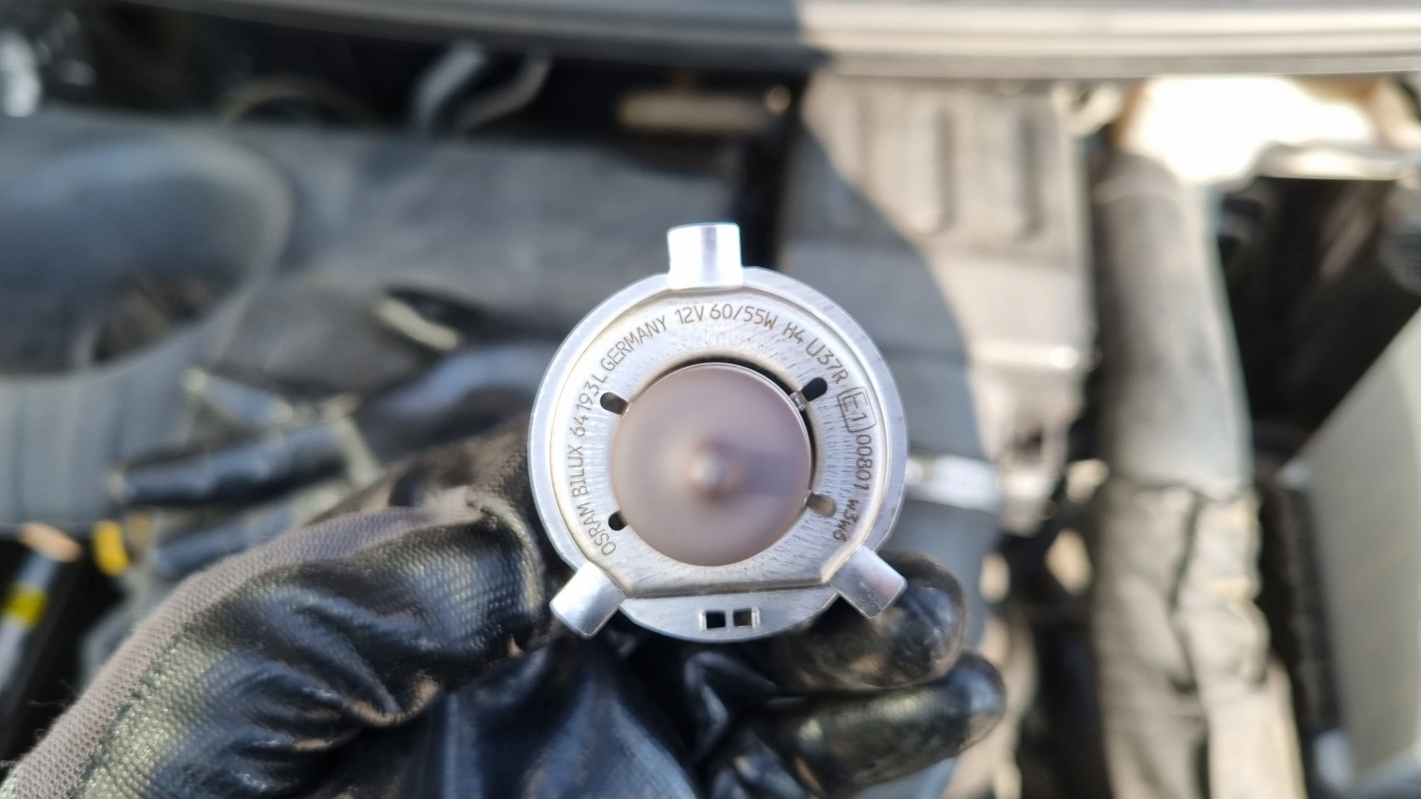 전구 끼우는 방향