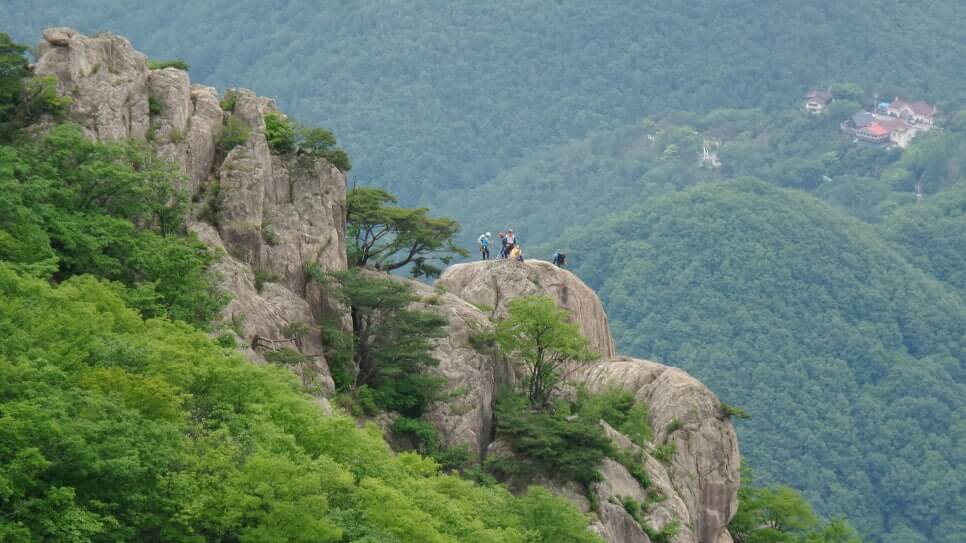 100대 명산 등산하기 마흔다섯번째 완주 대둔산 마천대를 중심으로 뻗어내린 웅장한 산세와 기암괴석이 병풍처럼 펼쳐져 절경이 있는