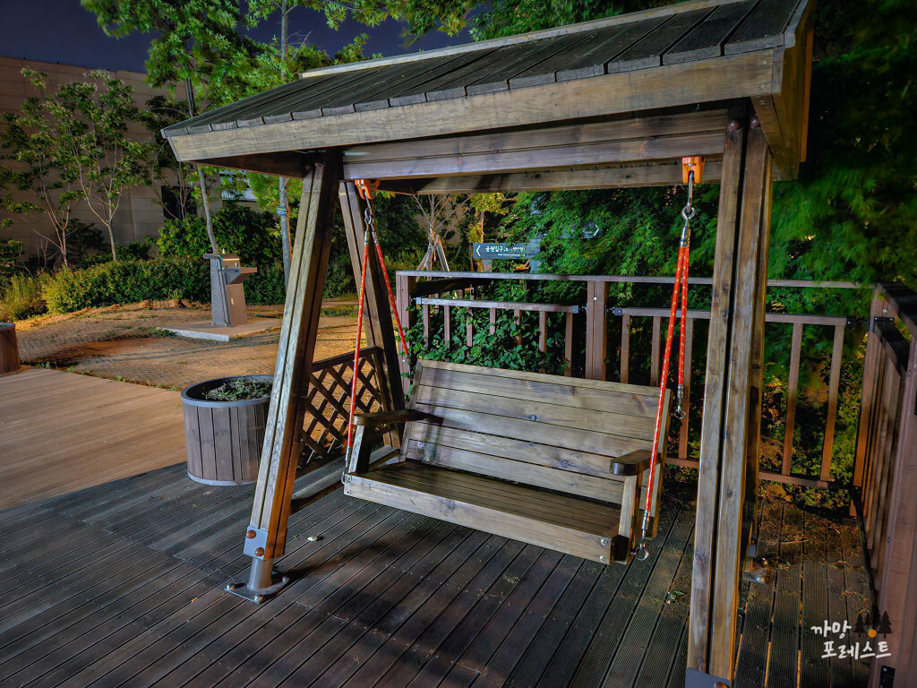 용양봉저정공원 의자