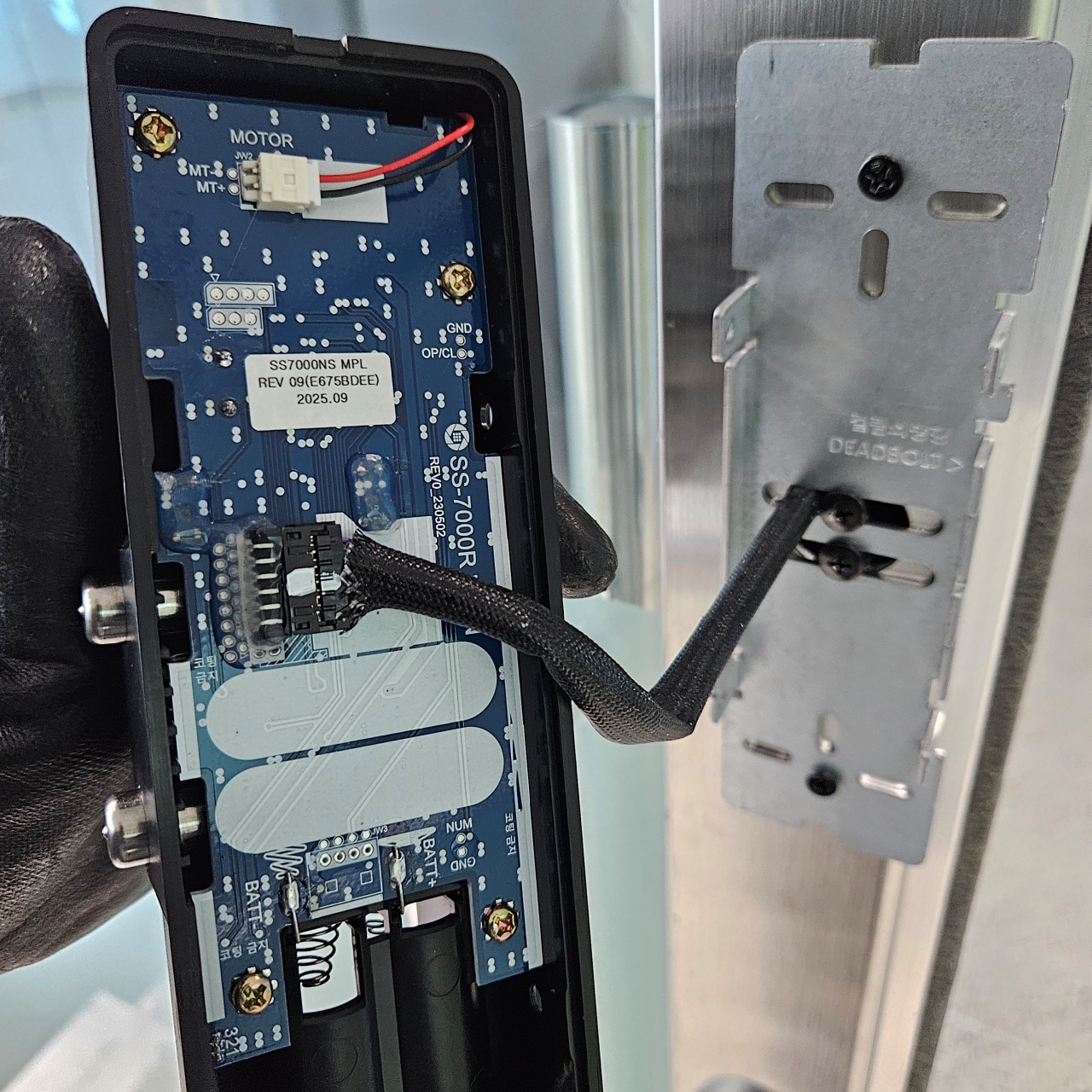 학교 교사실 손 끼임 방지 세이프 도어 샤시문 도어락 디지털 전자 번호키 설치