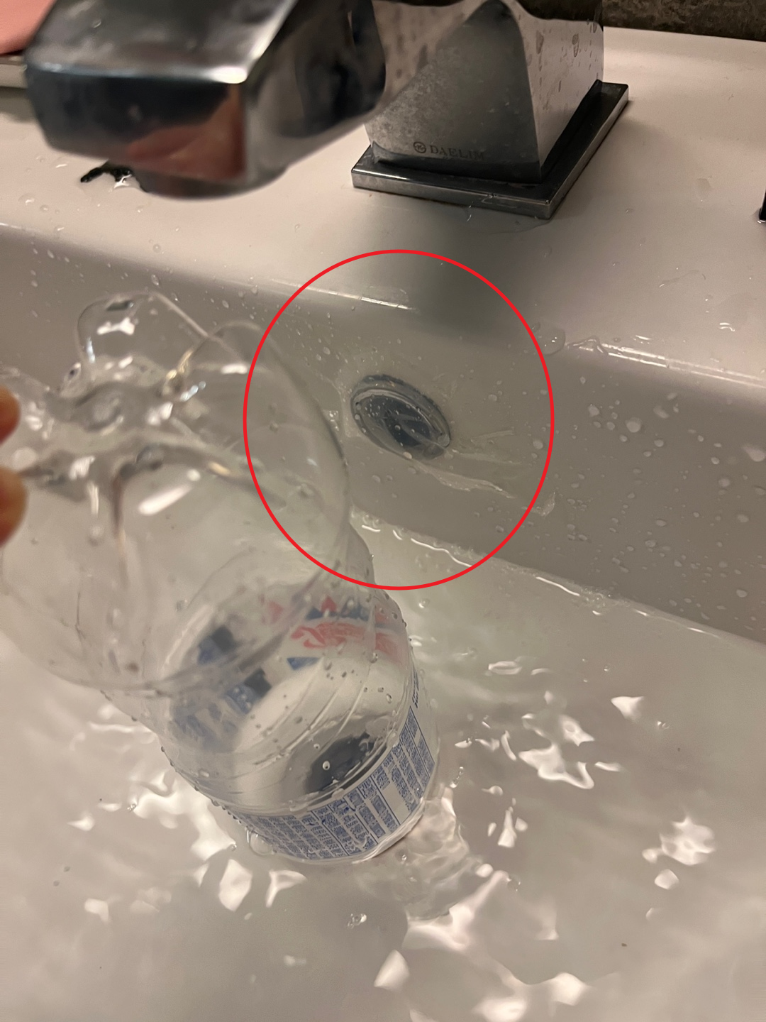 1분 만에 막힌 세면대 뚫기