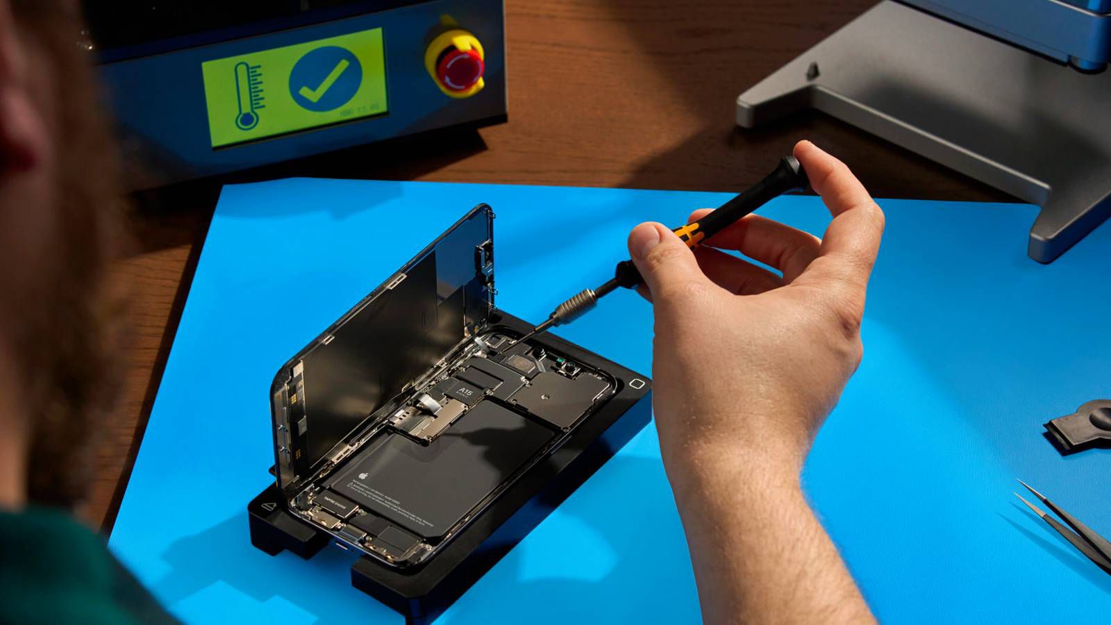 apple-self-service-repair-iphone