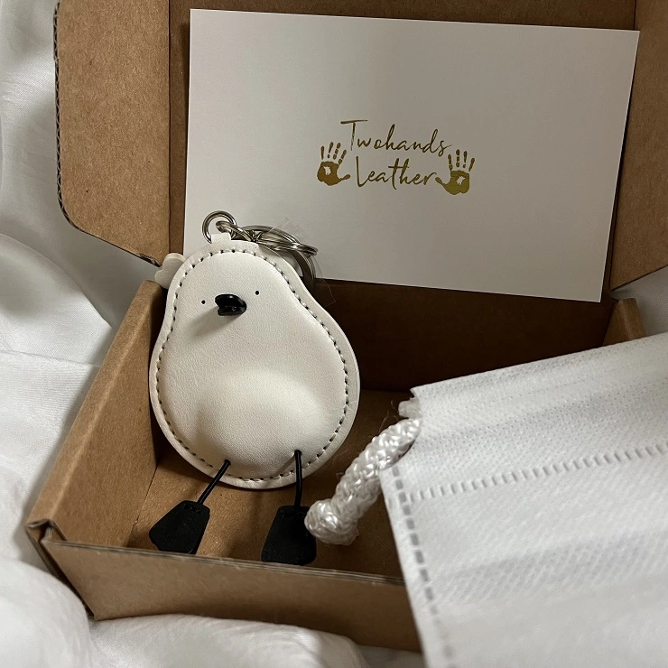 투핸즈레더 뱁새 키링 제품 구성