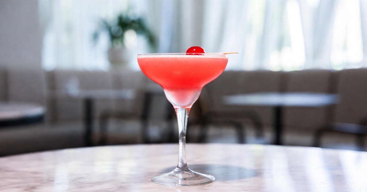 핑크 레이디 황금 레시피 & 유래 및 완벽한 안주 추천