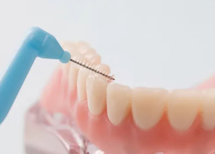 치간칫솔 이미지