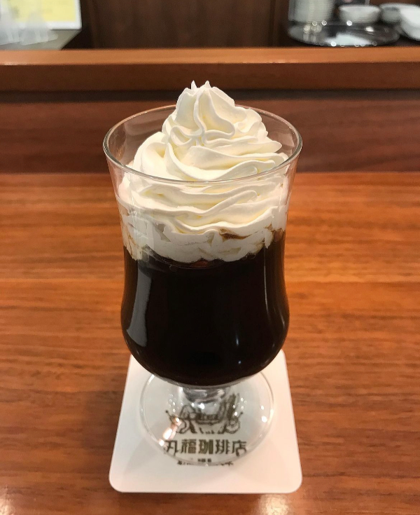 비엔나 커피는 풍부한 휘핑크림이 특징이다.