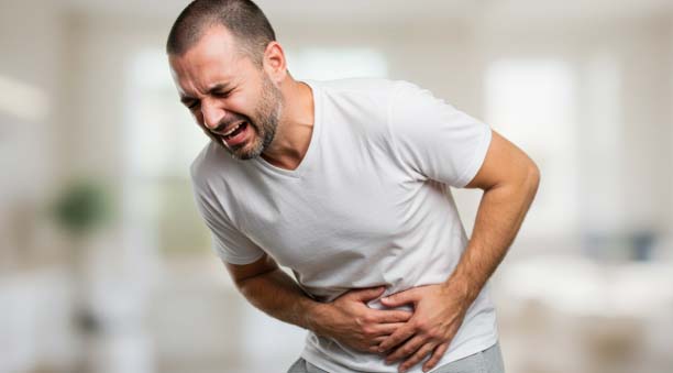 남자에게 흔한 왼쪽 아랫배 통증 원인
