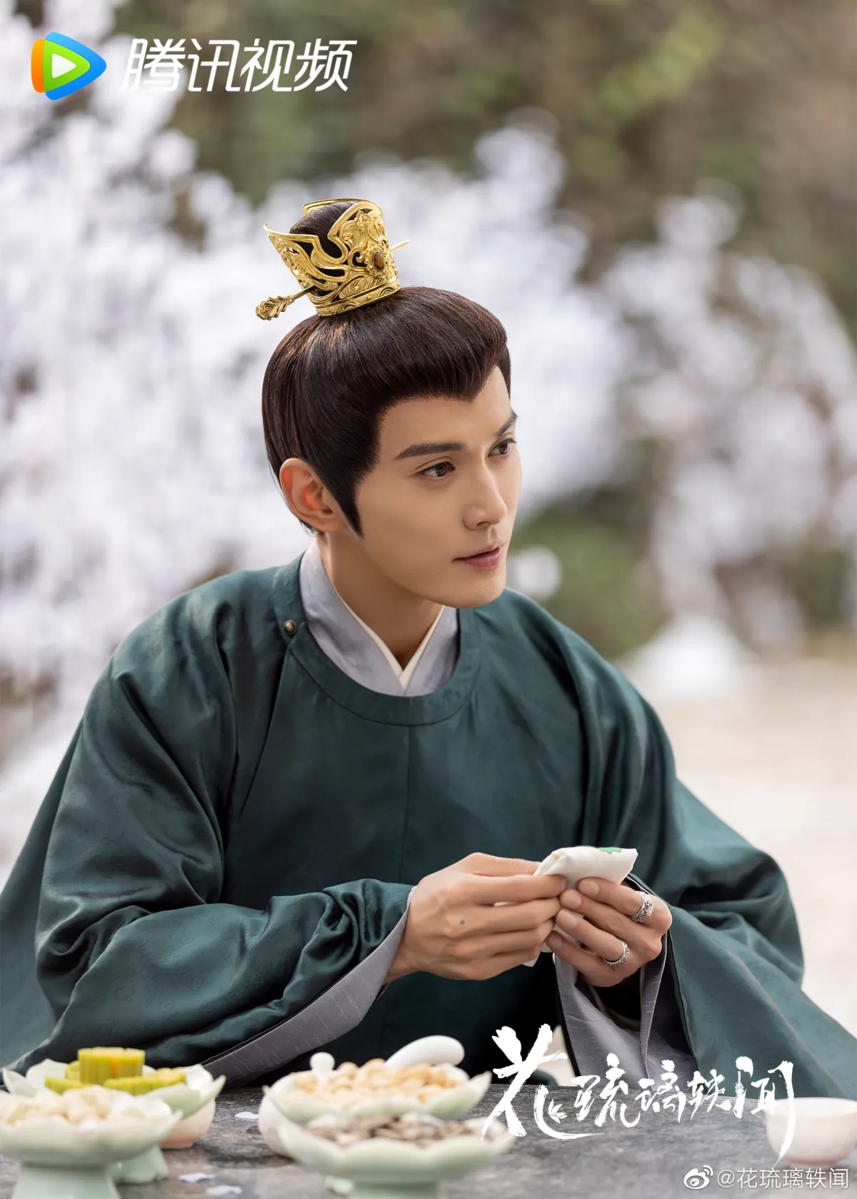 화유리일문-서정계-녹색고대의상입고-앉아있는 모습