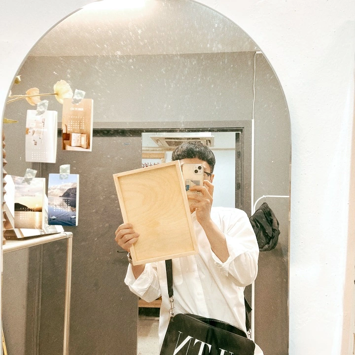 A4 사이즈로 제작된 POZIP 액자