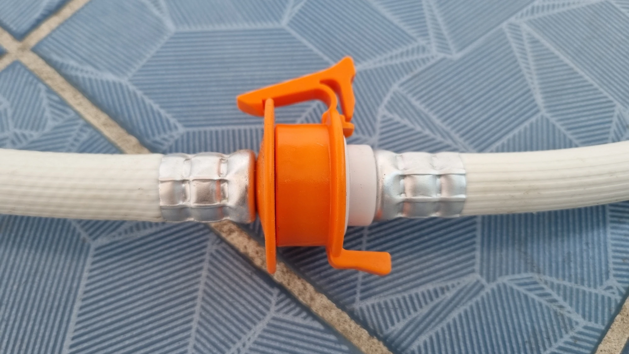 세탁기 호스 연결 완료 모습