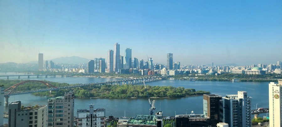 한강 뷰 실사진이다.
열심히 살아서 꼭 한 번쯤은 살아보고 싶은 한강 뷰