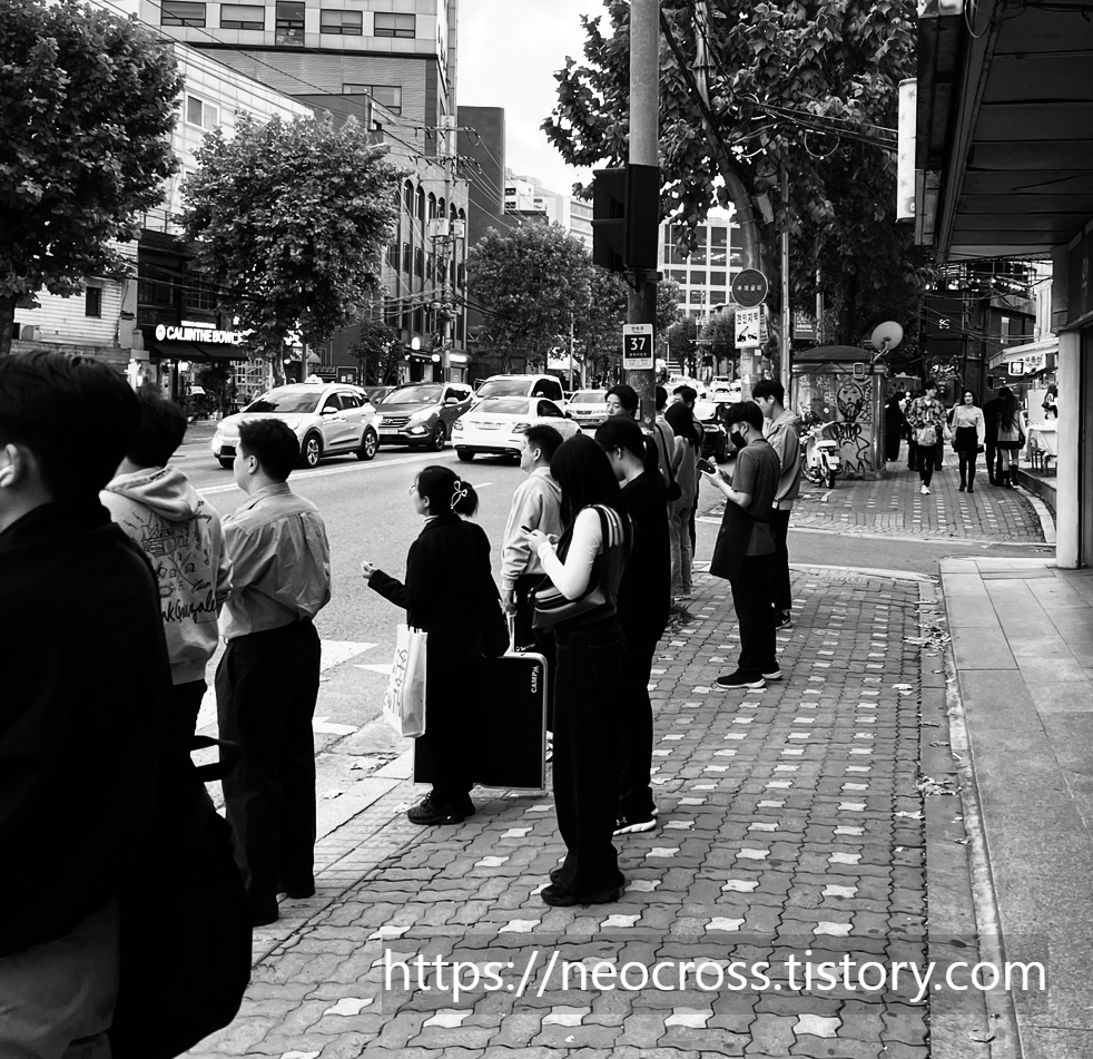 출근하는 사람들