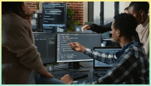 유지보수와 관련된 코딩하는 모습