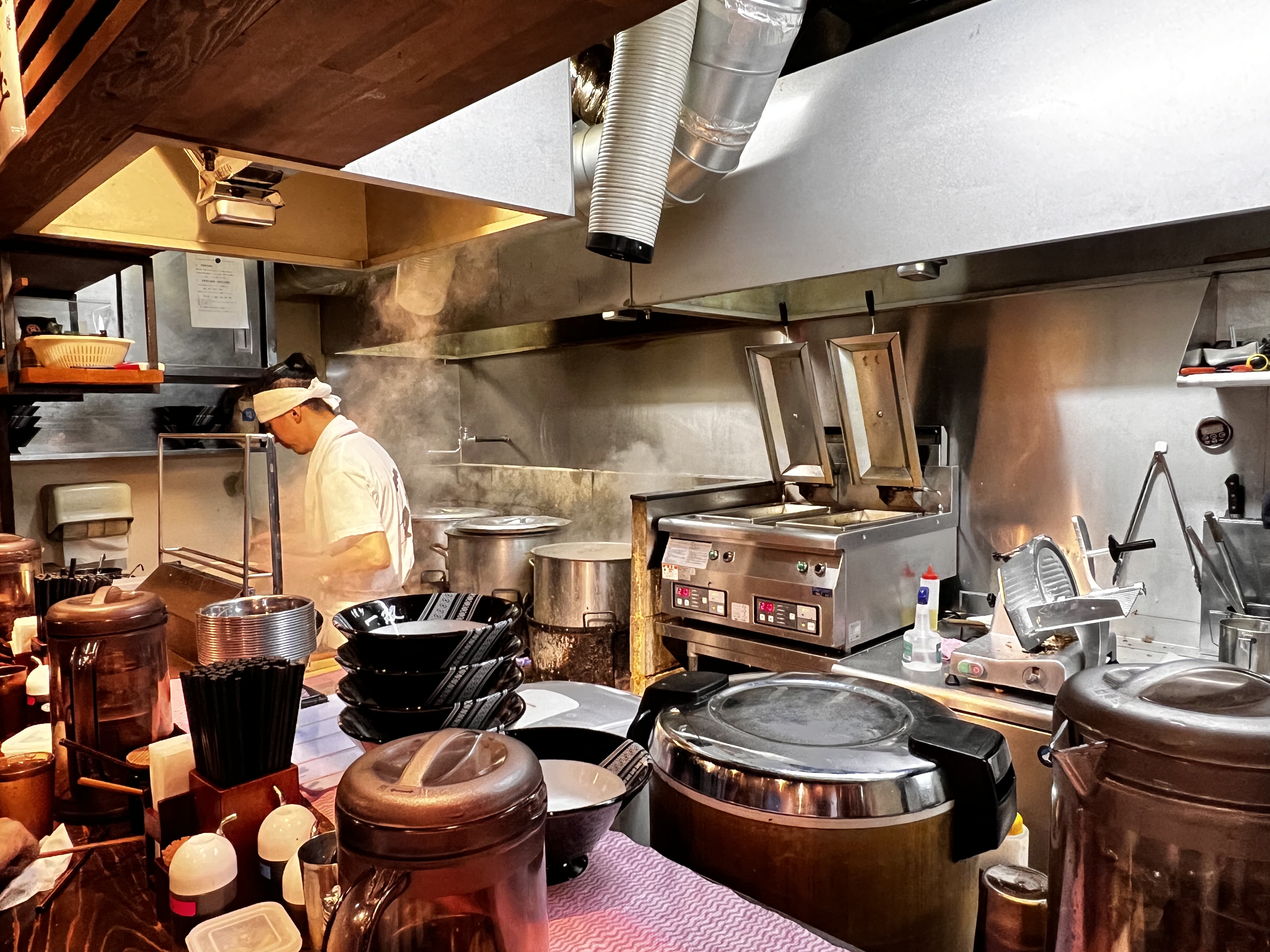 ์์์ฐ ๋ผ๋ฉ ๋์นด์ค์ .