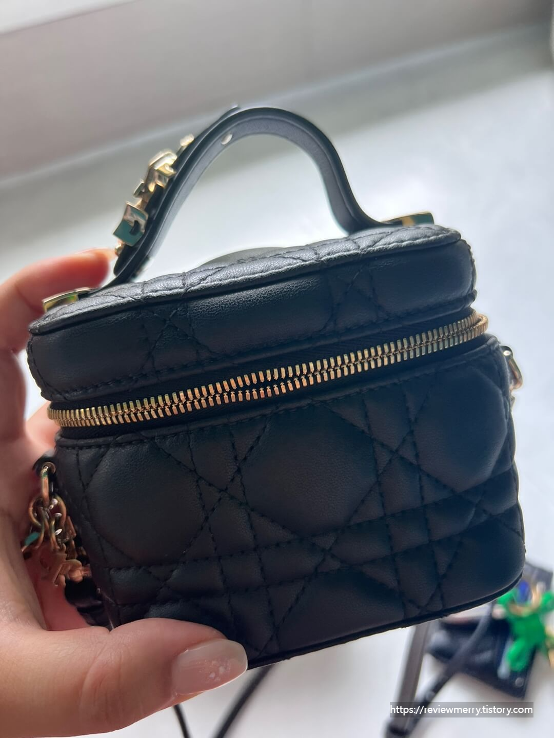 지퍼 우는 사진