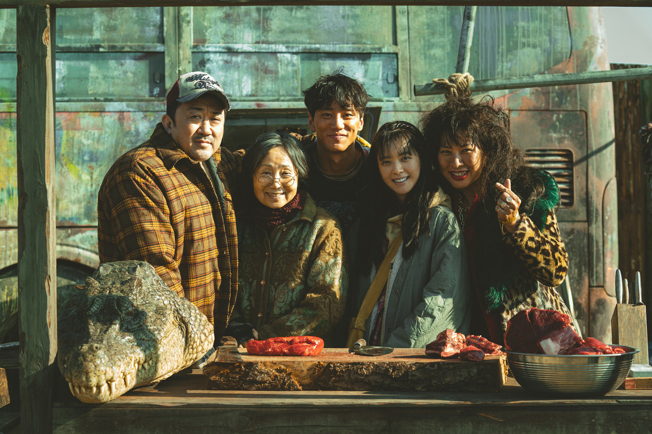 넷플릭스 영화 황야 콘크리트유토피아 유니버스 정보 등장인물 줄거리 내용 결말 후기 평점