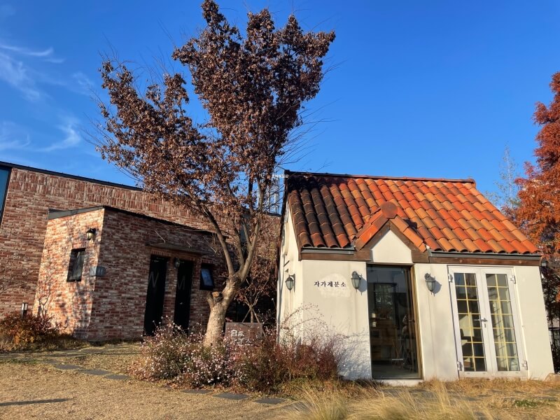 천안 베이커리 맛집 뚜쥬루 빵돌가마 마을 - 자가제분소