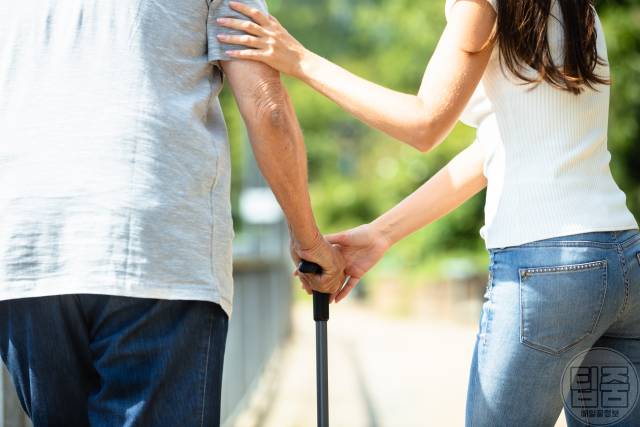 치매 초기증상 치매 건망증 차이 행동 느려짐