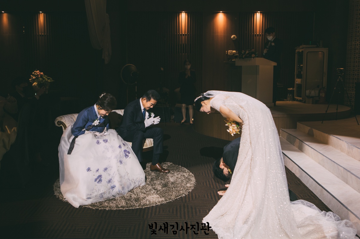 아르떼채플컨벤션 본식스냅 신랑댁 인사