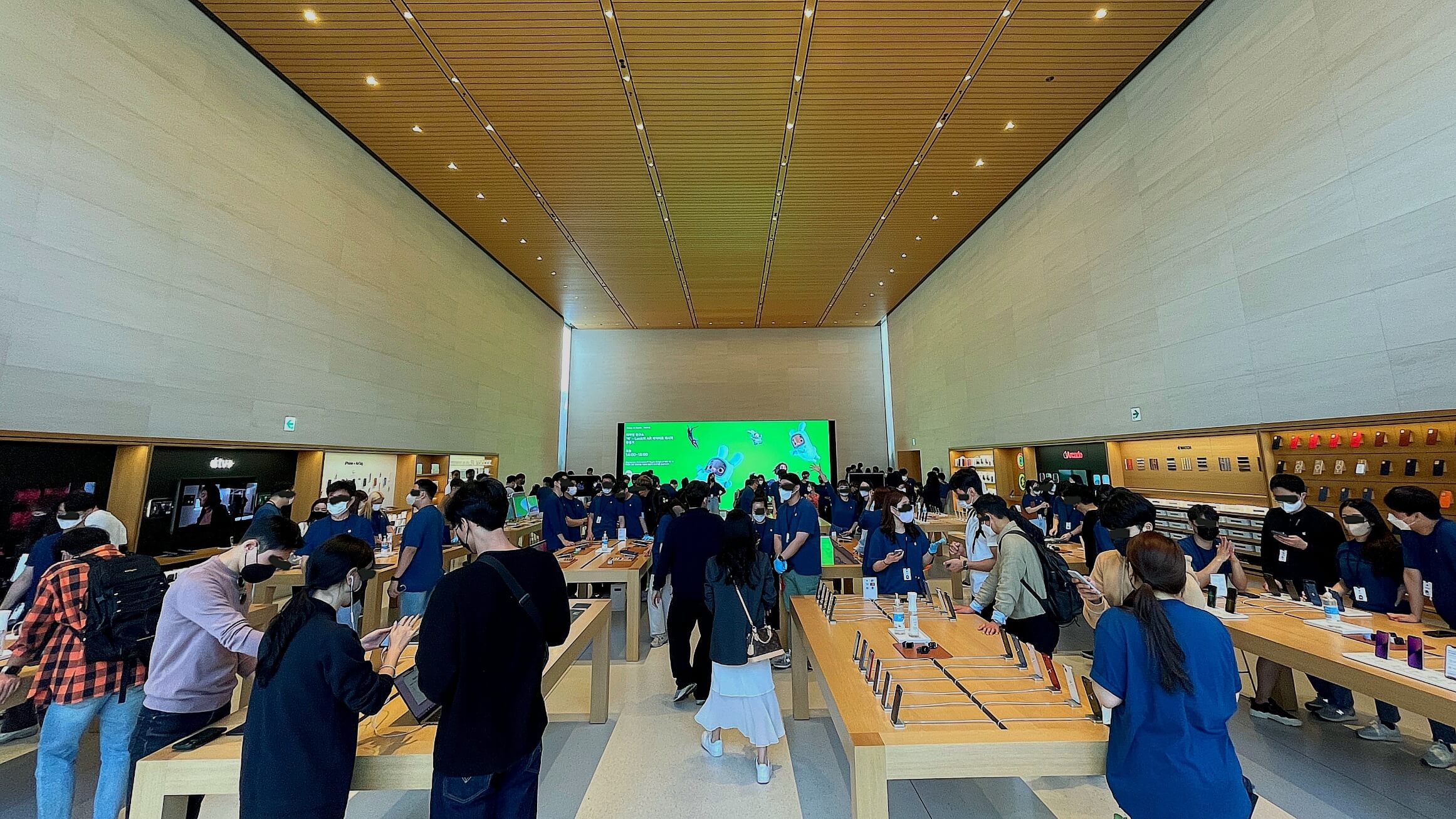 Apple 가로수길 내부