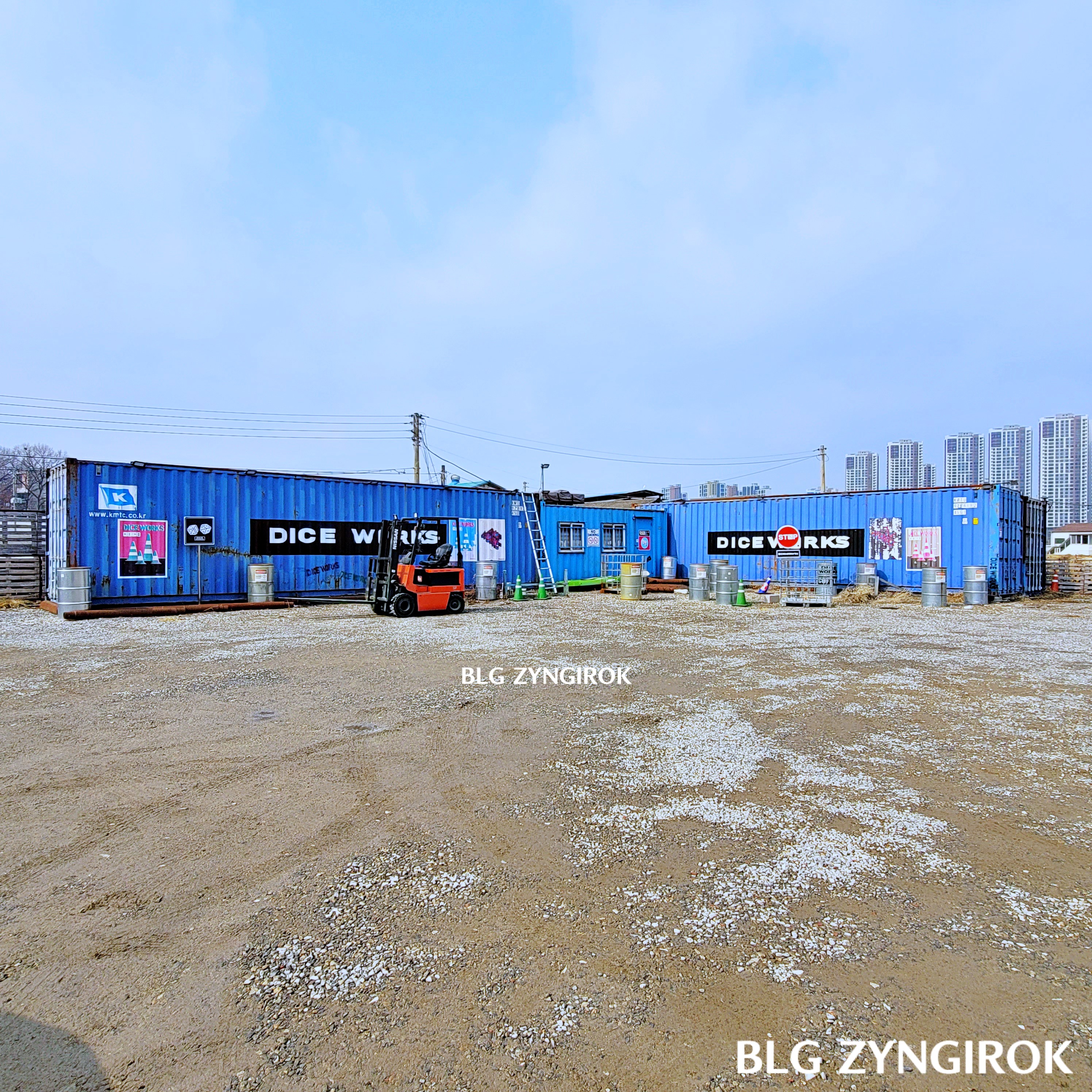 양주 카페 DICE WORKS - 주차장 모습이다.