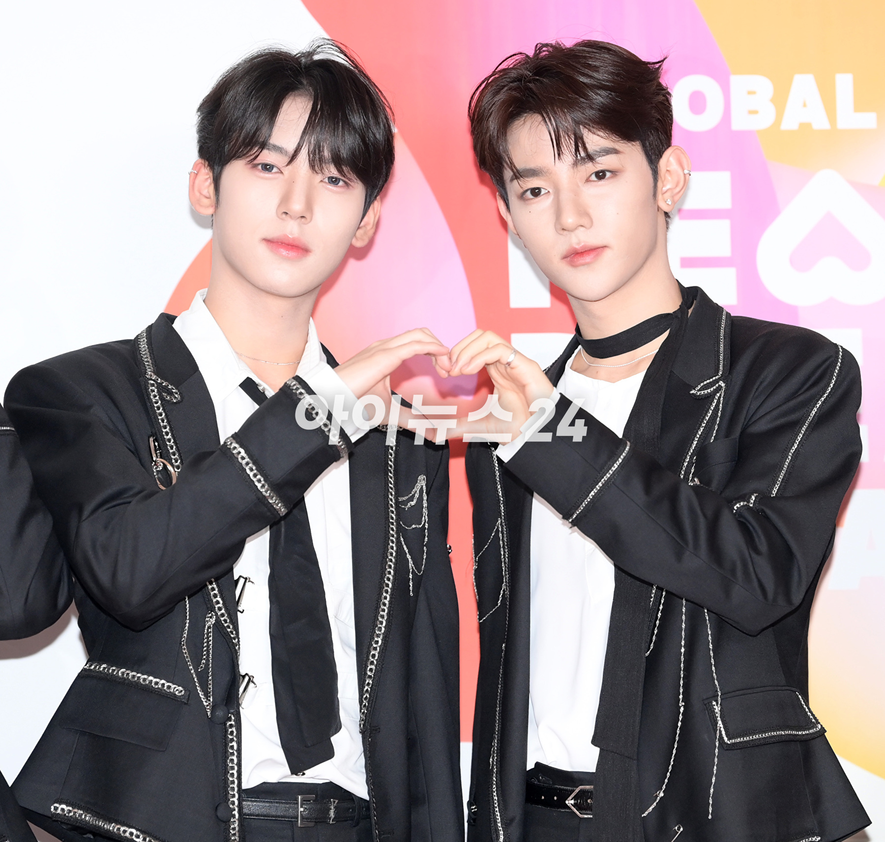 그룹 제로베이스원(ZEROBASEONE)이 10일 오후 서울 송파구 올림픽공원 케이스포돔(KSPO DOME)에서 열린 '2023 K글로벌 하트 드림 어워즈' 레드카펫 행사에 참석하고 있다. [사진=정소희 기자]