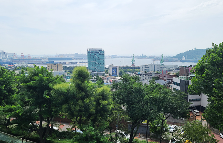 자유공원에서 바라본 바다