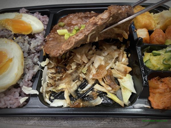 CU 편의점 백종원 제대로한판 바싹불고기한판 도시락 2023년 4월 반찬 구성(언양식 바싹 불고기, 아래 야채)