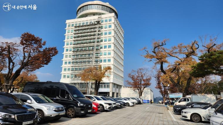 지금은 공사 중인 예전의 국립도서관 모습