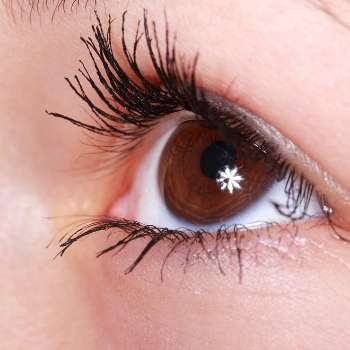 눈혈관 터지는 이유