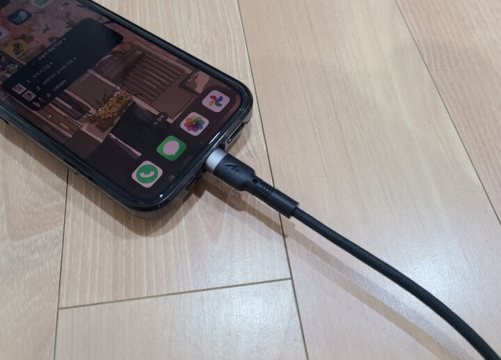 아트뮤 플렉스 라이트닝 케이블