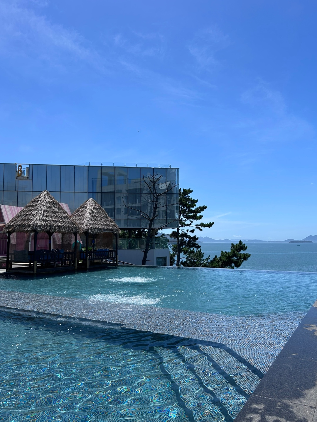 인피니티풀 &amp; 워터파크: 낮엔 시원, 밤엔 무드