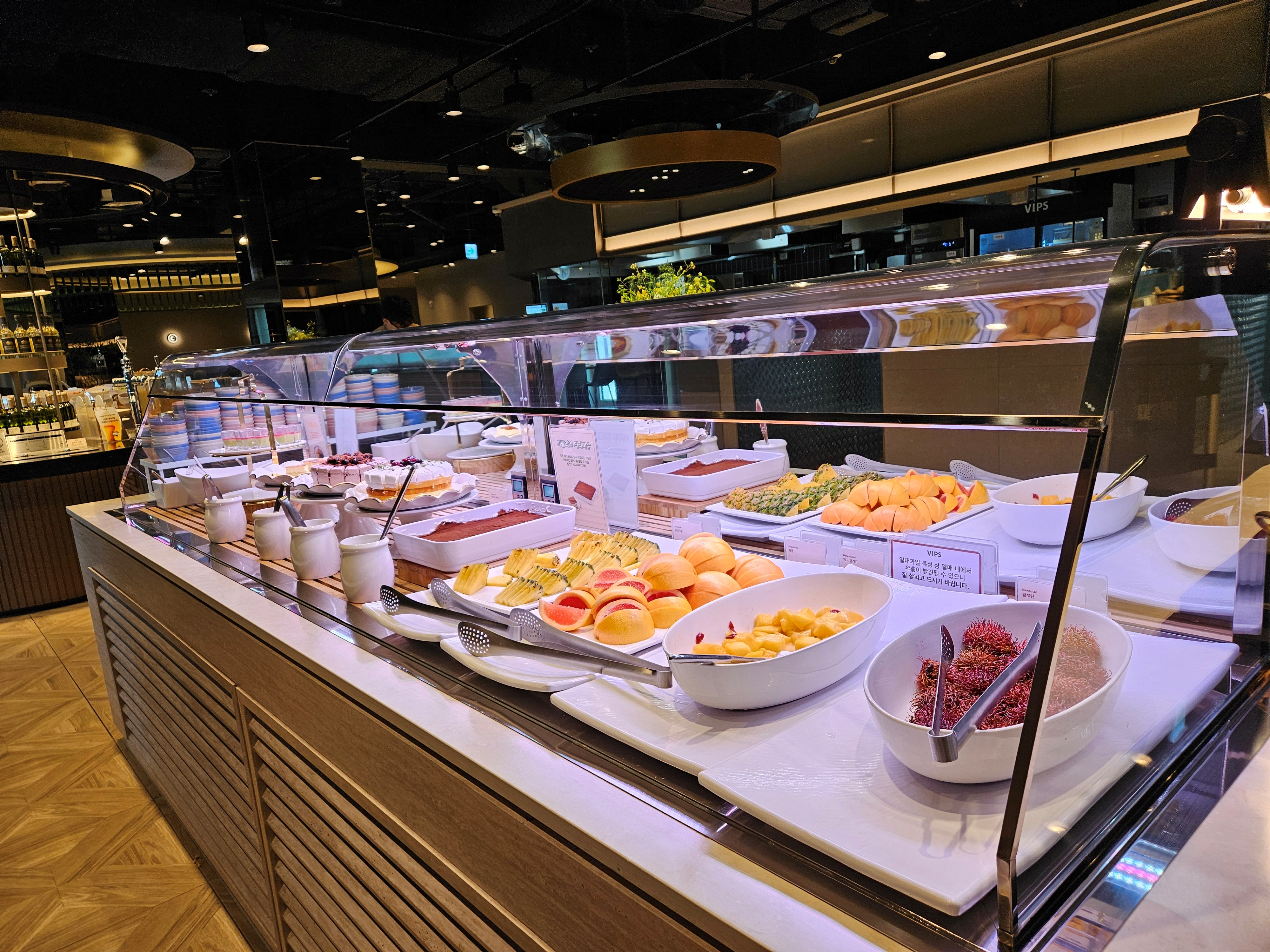 빕스-강동점-파인애플-자몽-망고-디저트-케이크