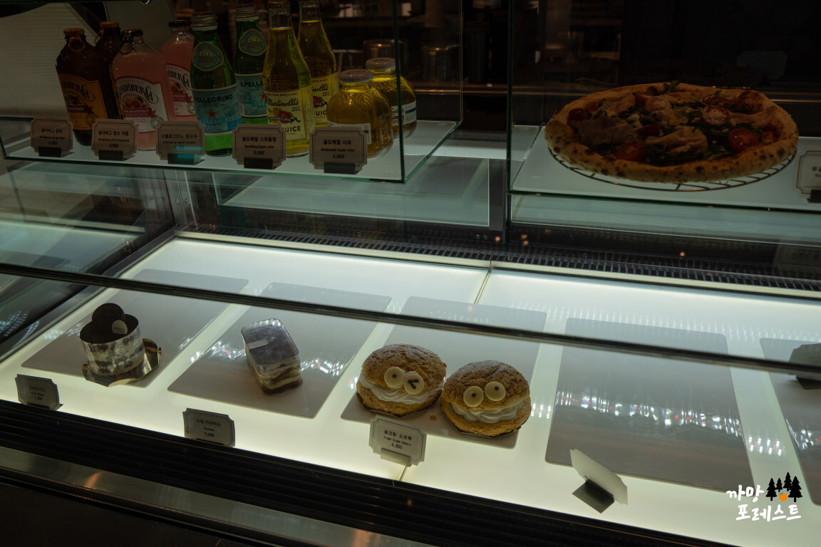 춘천 산토리니 카페 빵