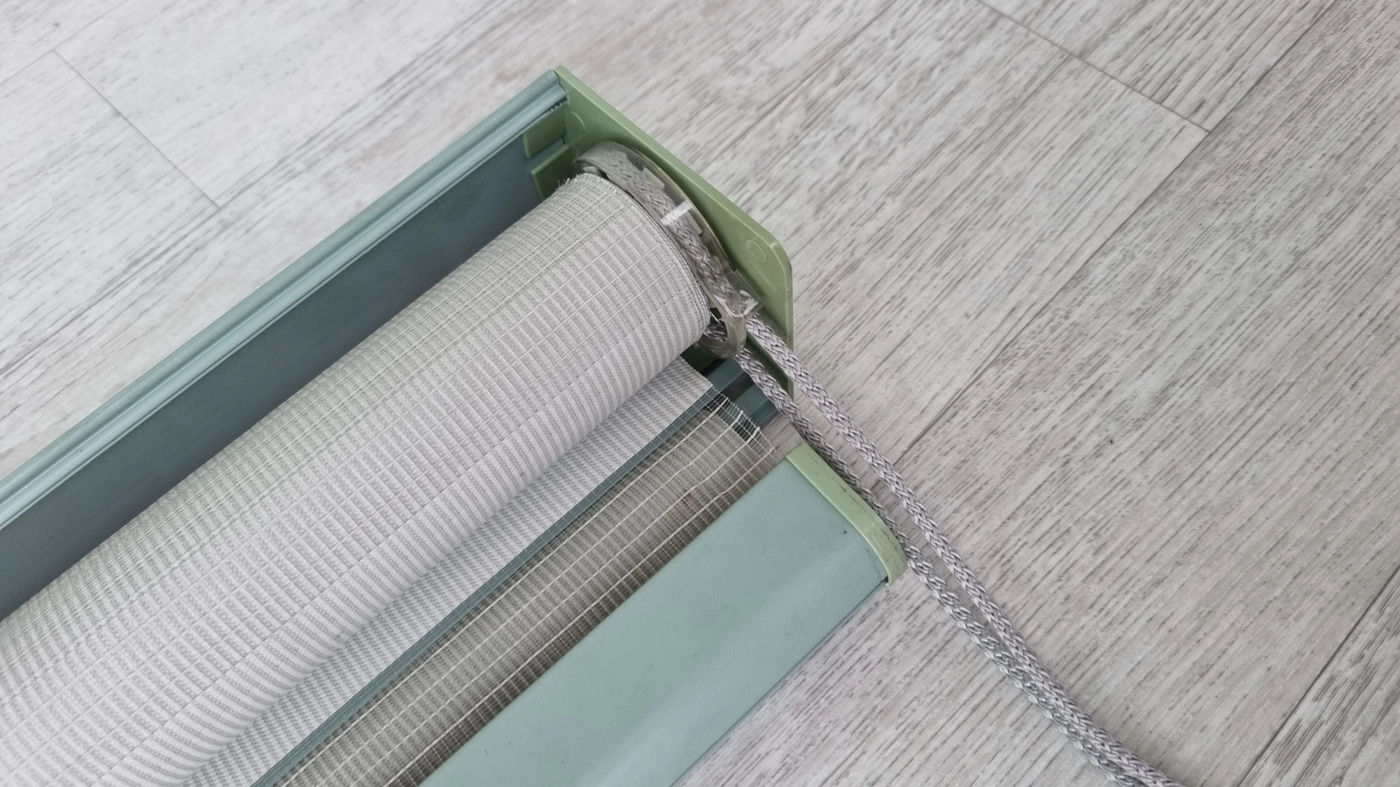 블라인드 줄 끼운 모습