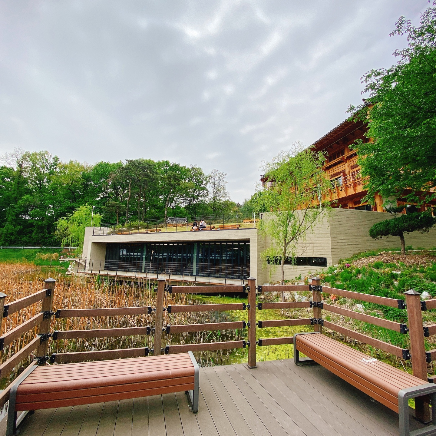 충북 청주 부모산 주봉마을 주봉저수지 한옥 북카페 인문아카이브양림 후마니타스