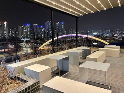 카페의 야외테라스에서 바라본 전망