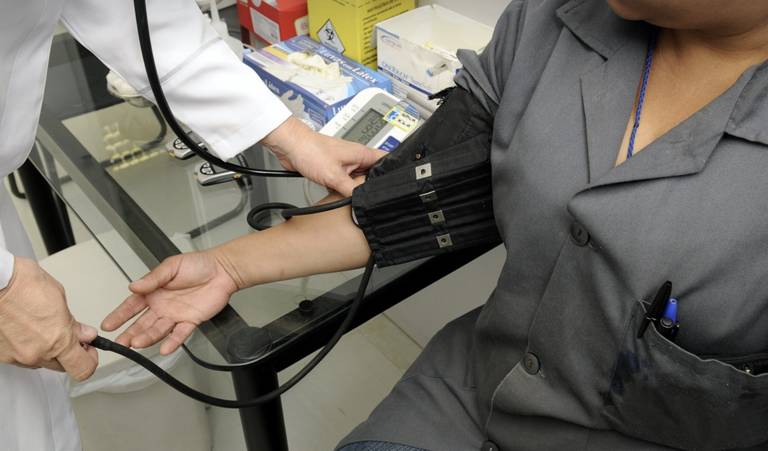 건강 검진 혈압 측정 사진