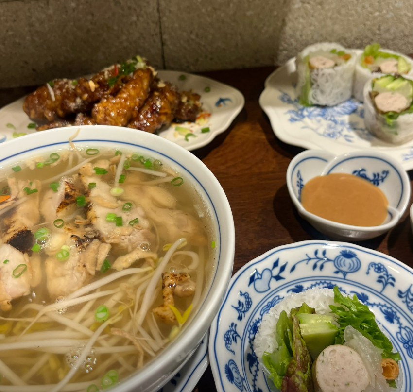 생방송투데이 성수 쌀국수 맛집 안홍마오 / 충주 아바이순대 맛집 무궁화식당 안내