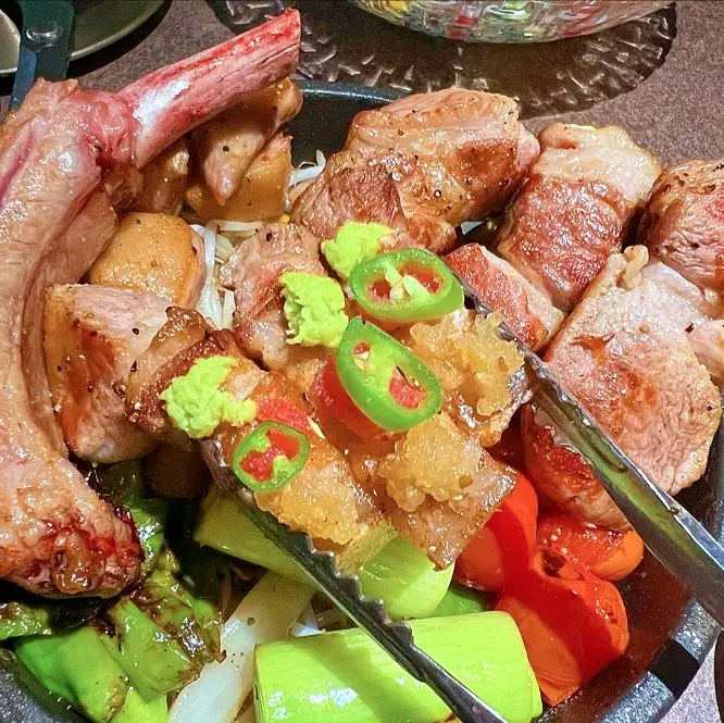 돈 잘버는 젊은사장 소주 맥주 없는 특급 그릴링 돼지 고깃집 숙성 돼지고기 그릴바 뼈등심 근고기 한남동 한남오거리 맛집 서장훈 주우재 추천 소개